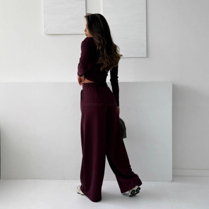 Ensemble Confortable pour Femmes composé d'un haut court et de joggers larges Chic & Stil