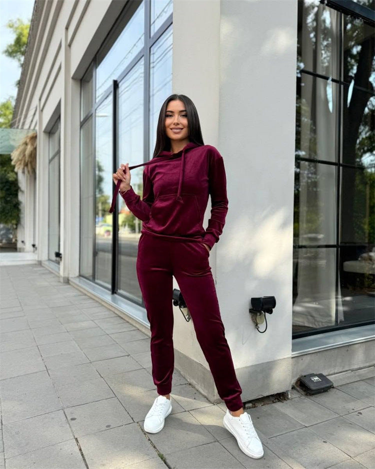 Thermal tracksuit set for women in luxurious velvet with high collar and practical pockets Lune London