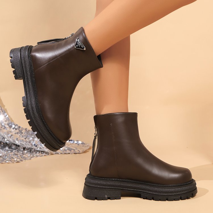 Women’s boots with sturdy rubber profile and stylish zipper Lune London