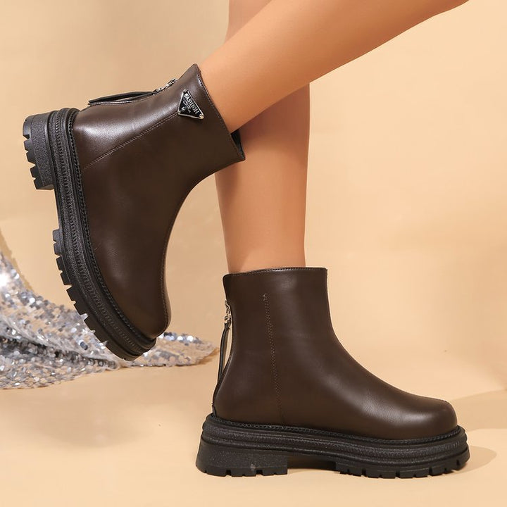 Women’s boots with sturdy rubber profile and stylish zipper Lune London