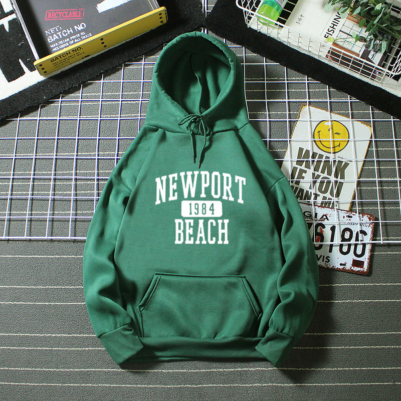 Women's hoodie with nostalgic Newport Beach lettering Chic & Stil