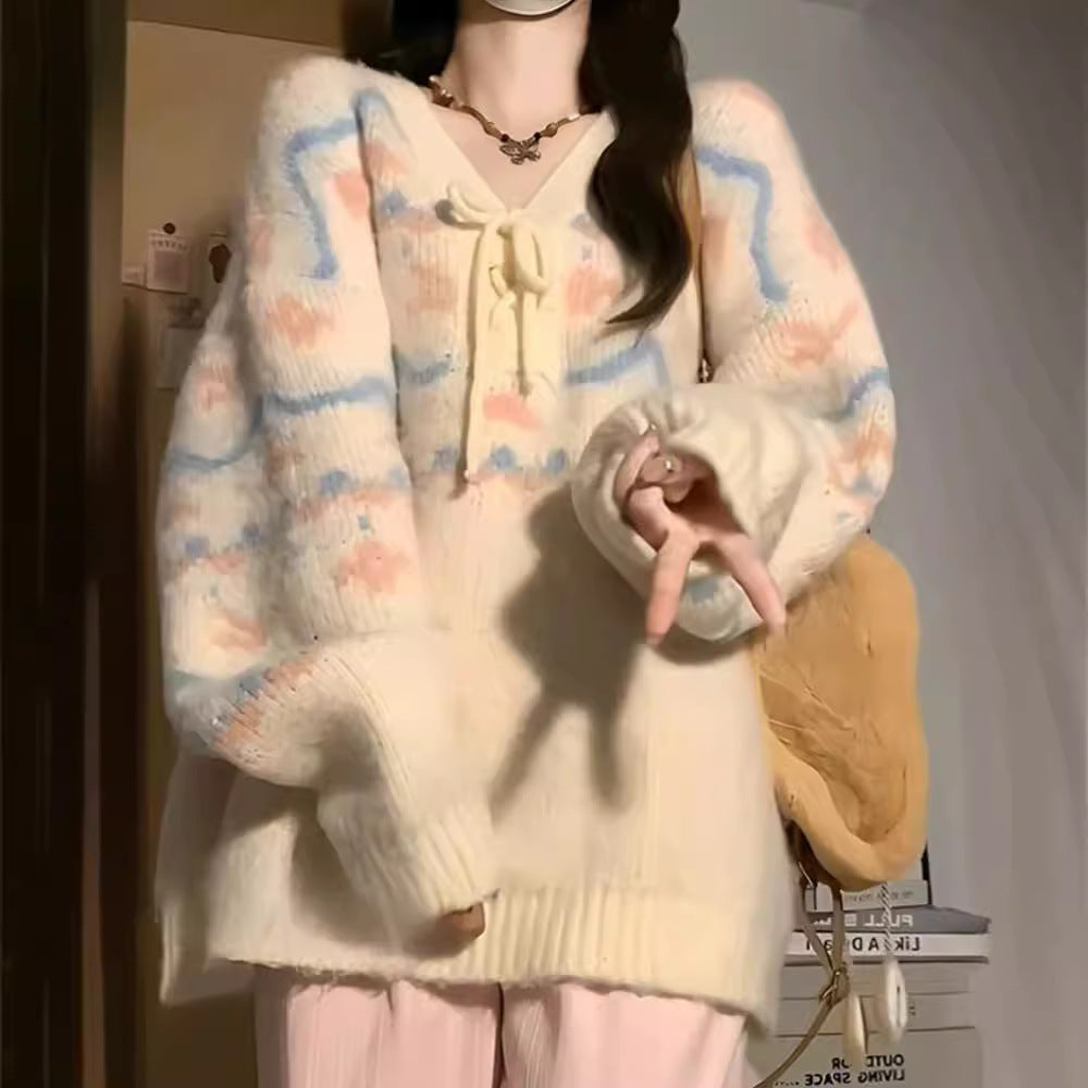 Casual women's sweater with V-neck and trendy laces Lune London