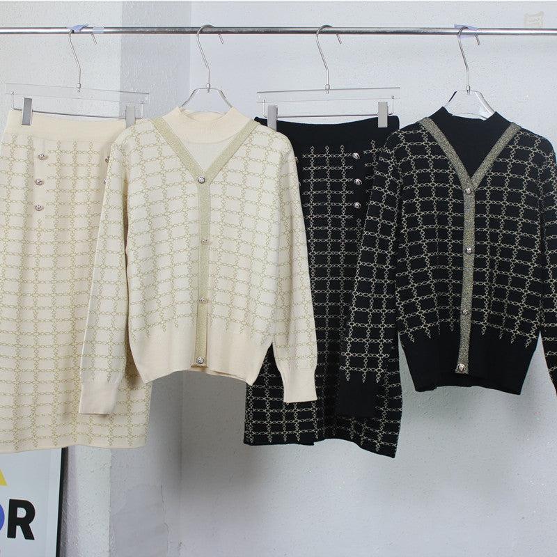 Women’s knitted set with decorative buttons and elegant V-neck Lune London