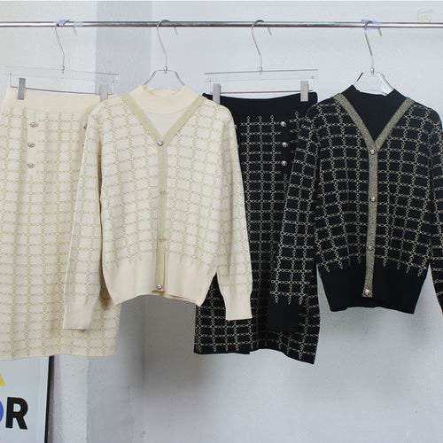 Women’s knitted set with decorative buttons and elegant V-neck Lune London