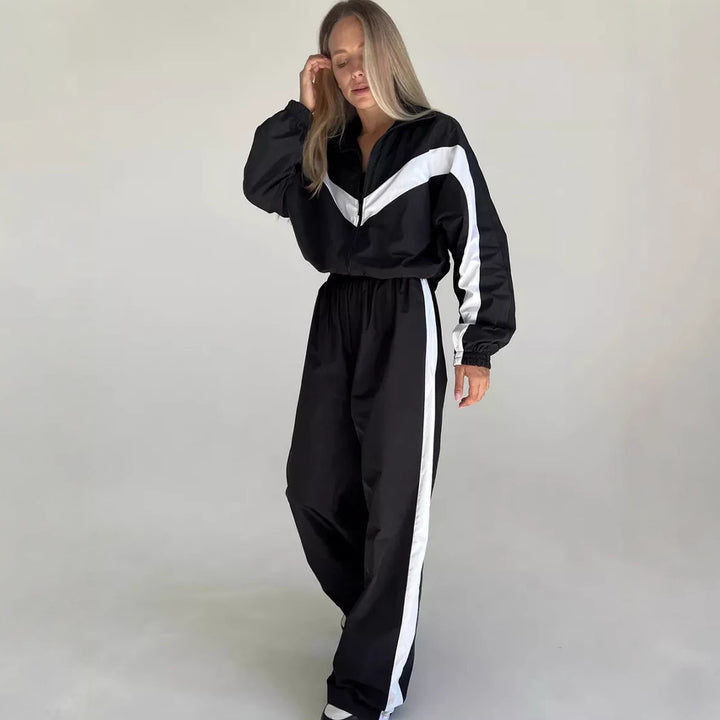 Women's sports tracksuit set with functional zipper and elastic waist Lune London