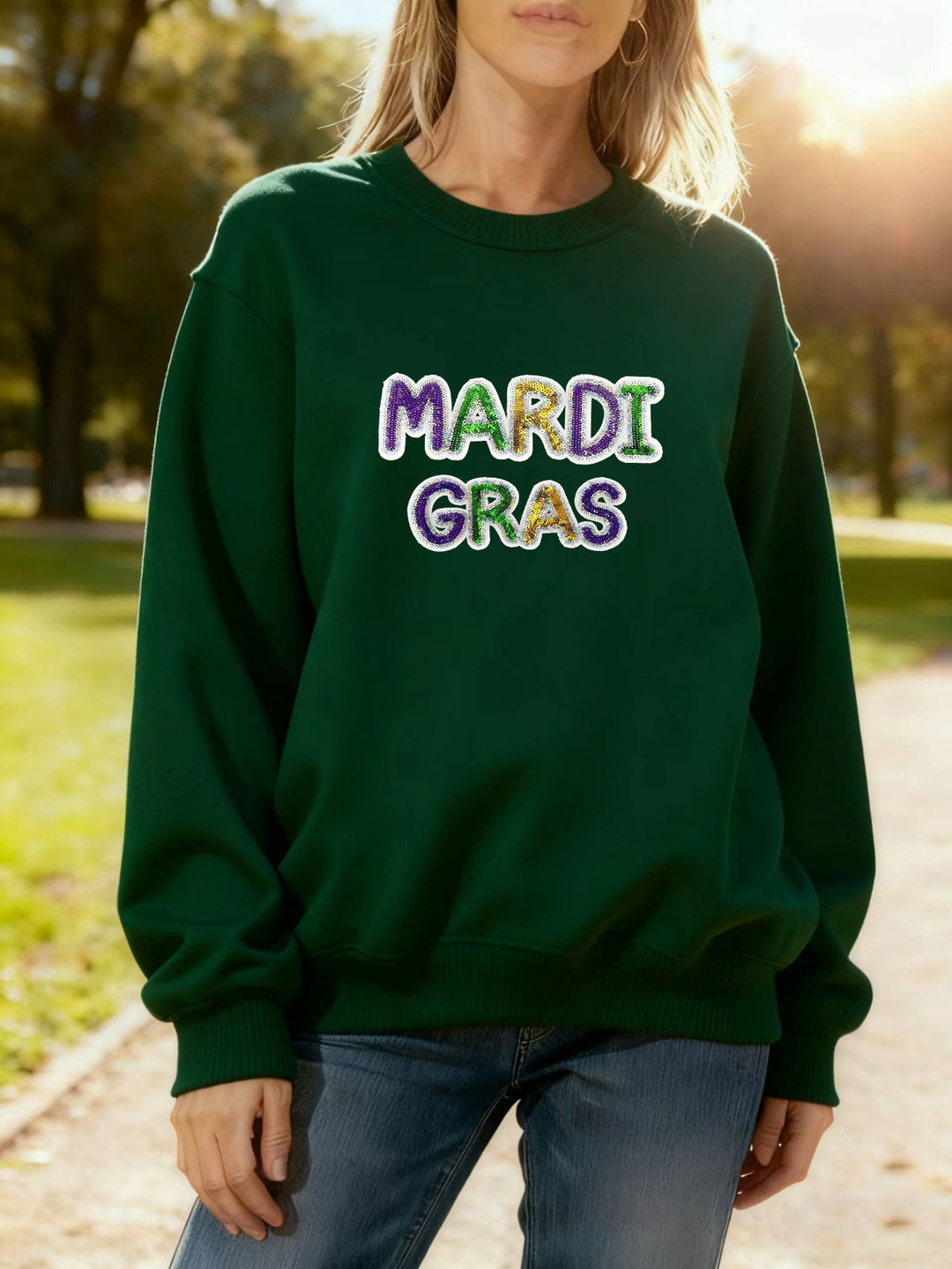 Sweat-shirt pour femmes avec lettrage vibrant de Mardi Gras Chic & Stil