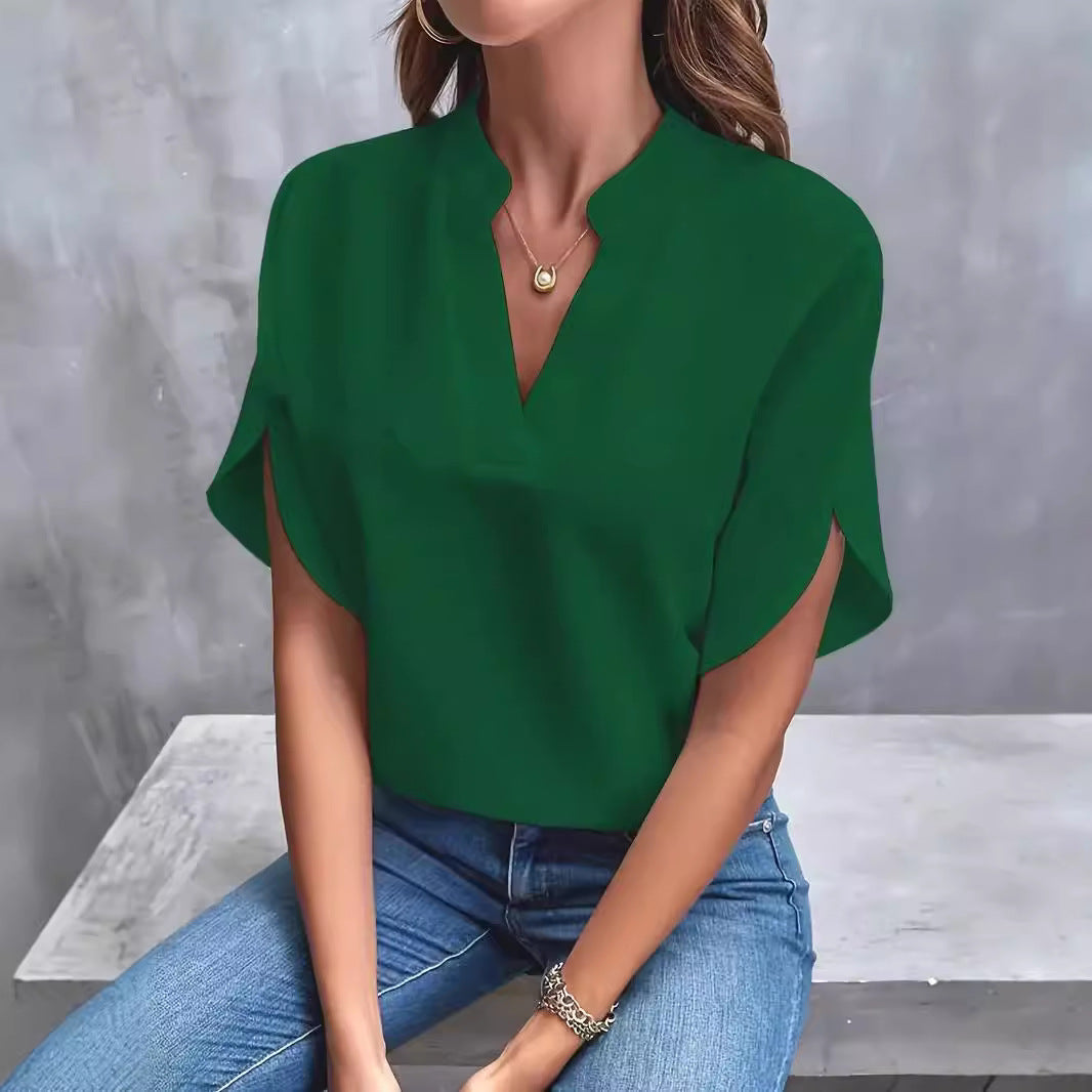 Women's blouse with a relaxed fit and elegant details Lune London