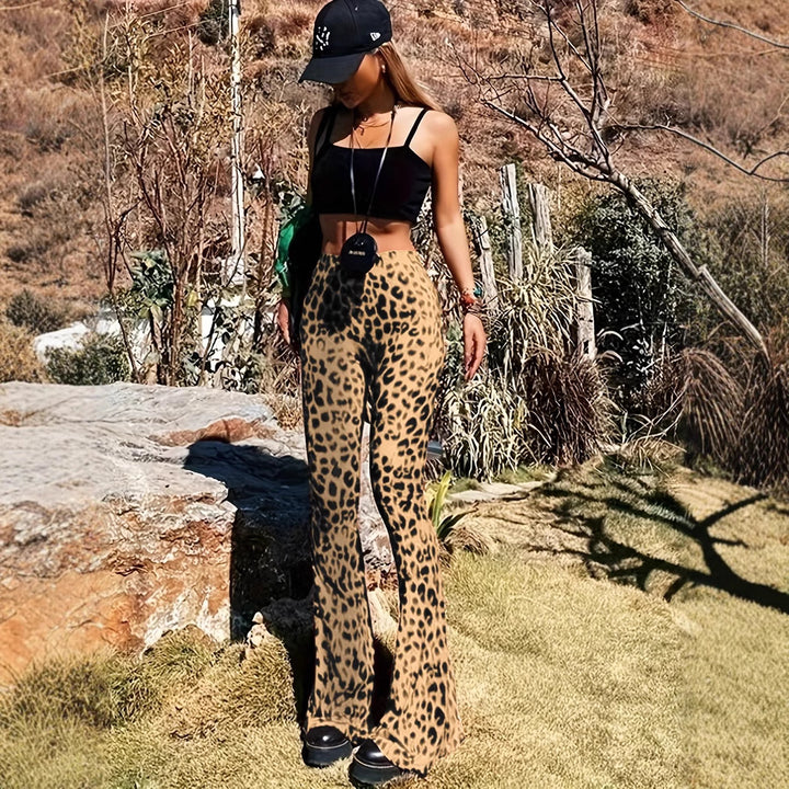 Flared leggings for women with a trendy leopard pattern Lune London