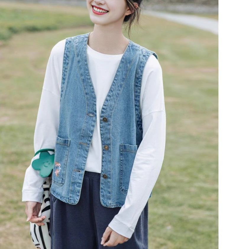 Gilet en denim à la mode pour femmes avec poches et détails de boutons Chic & Stil