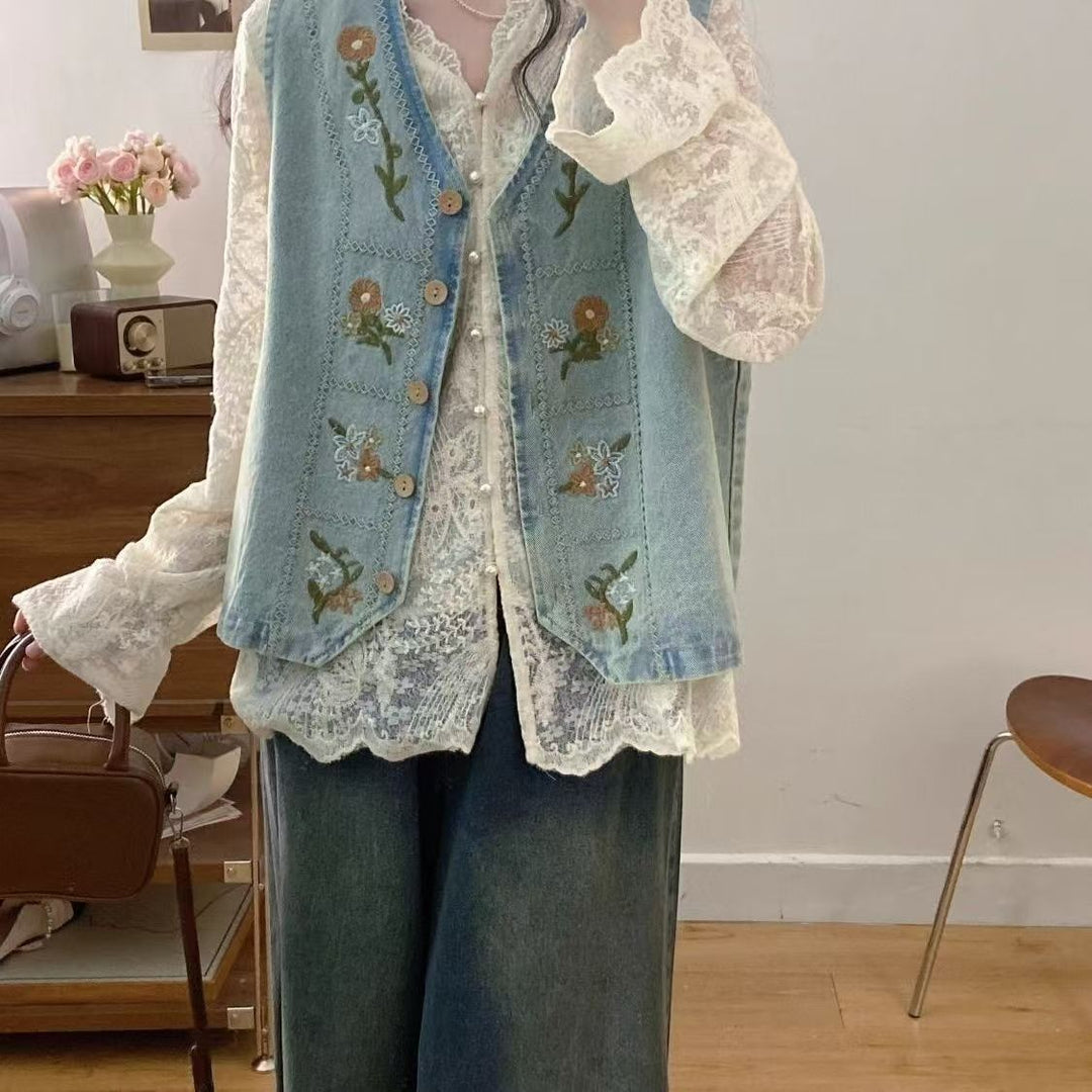 Gilet en denim pour femmes avec motif floral brodé Chic & Stil