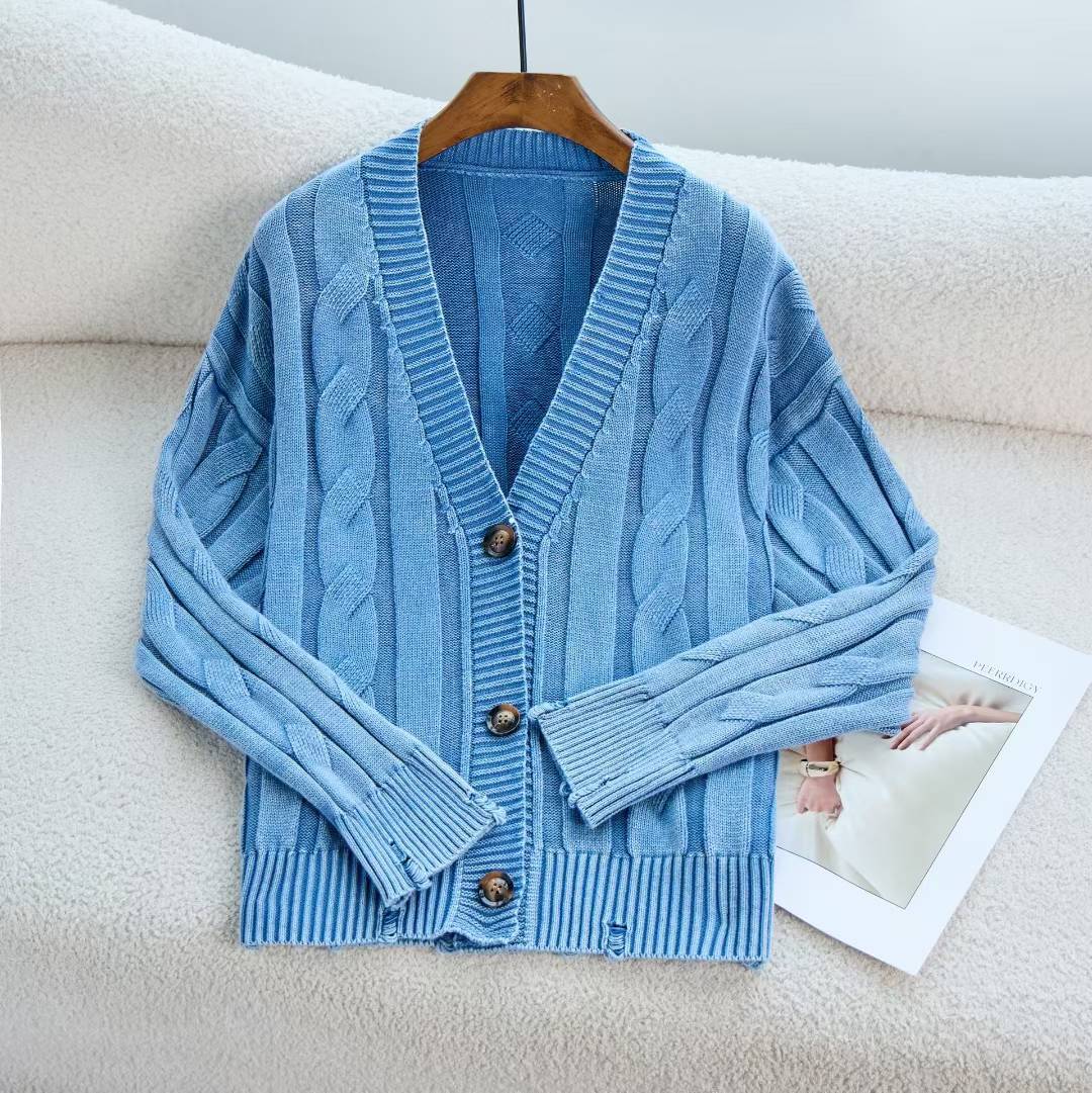 Cardigan en tricot épais pour femmes avec col en V et boutons décoratifs Chic & Stil