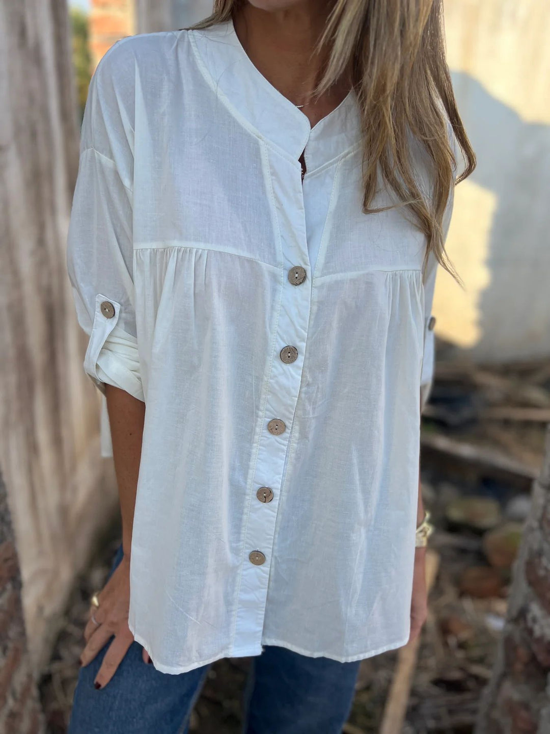Cotton blouse for women with button closure and comfortable fit Lune London