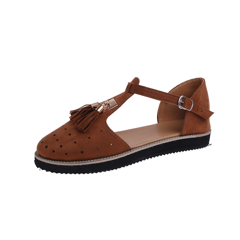 Elegant ballet flats for ladies with a trendy fringe detail and an adjustable strap Lune London
