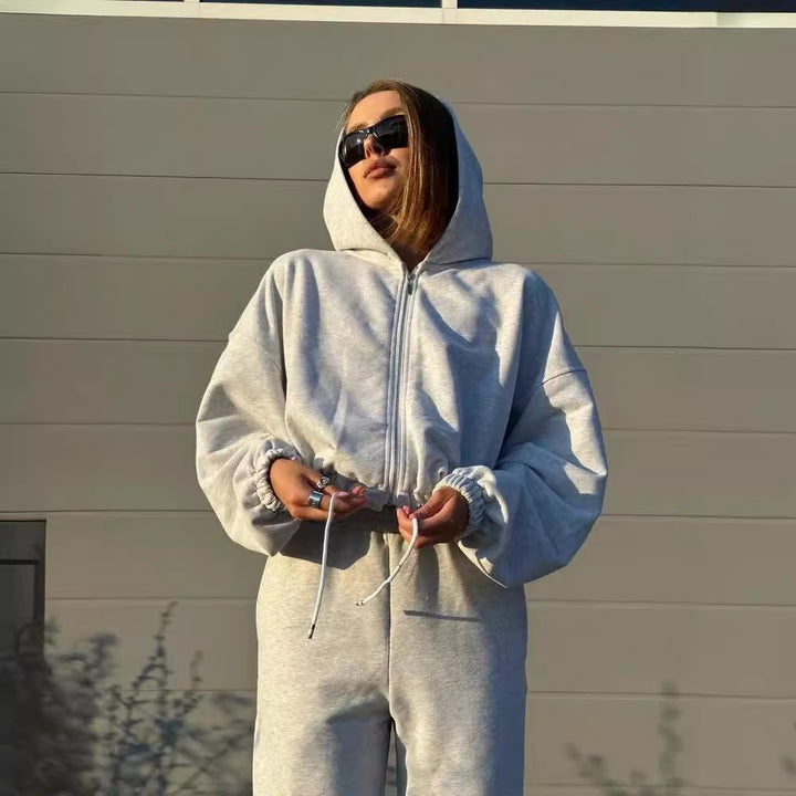 Casual hoodie for women with a cropped fit and elastic waistband Lune London