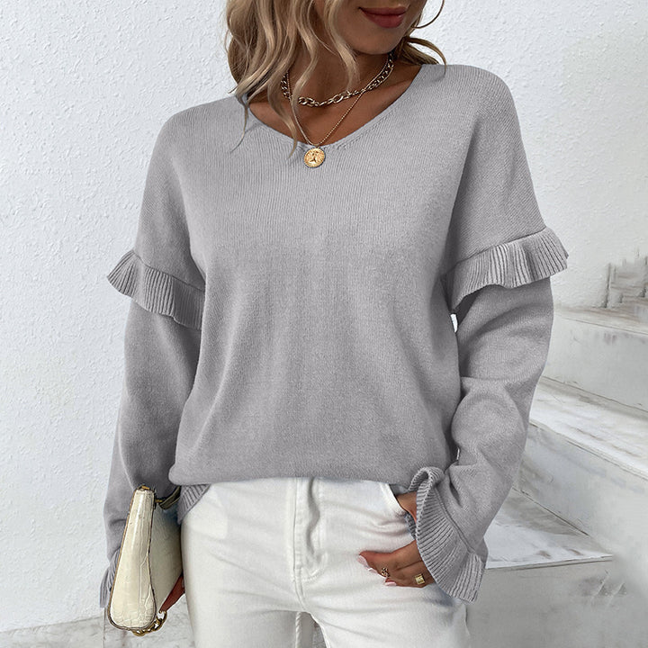 Elegant sweater for women with ruched details and a V-neck Lune London