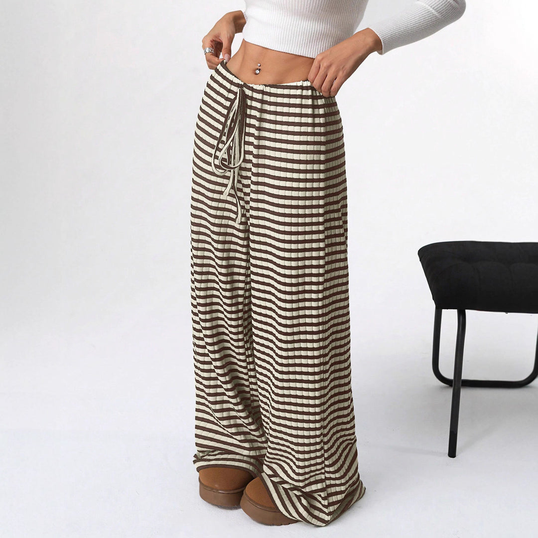 Comfortable lounge pants for ladies in soft material and with an elastic waist Lune London