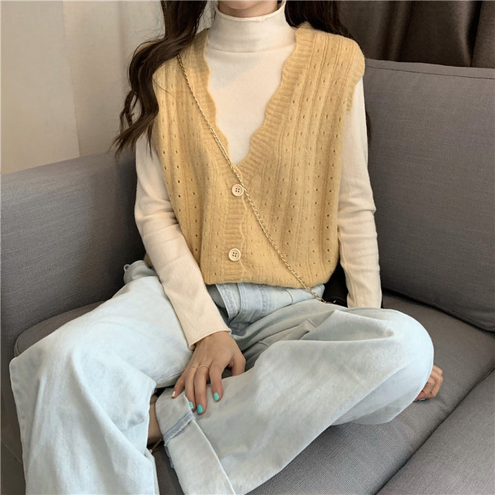 Knit cardigan for women with V-neck and buttons Lune London
