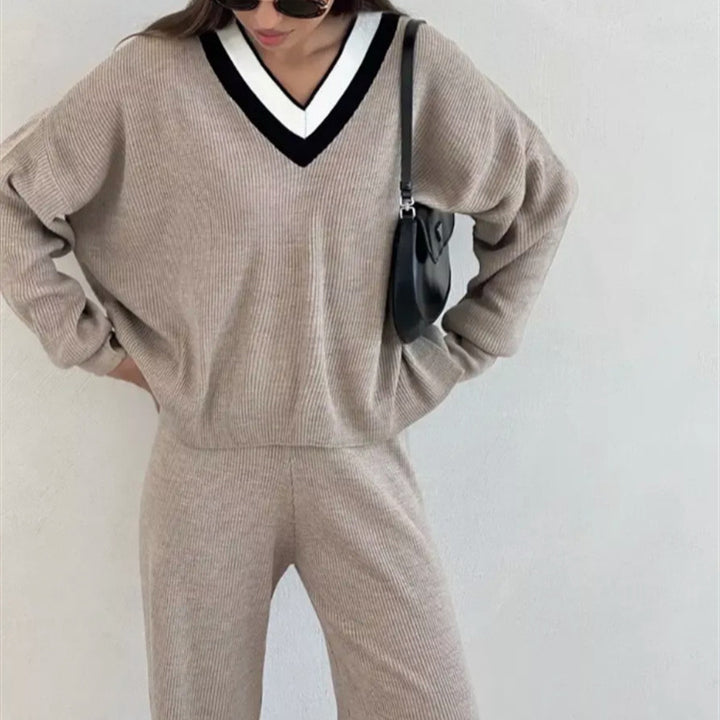 Ladies comfortable V-neck sweater with striped collar Lune London