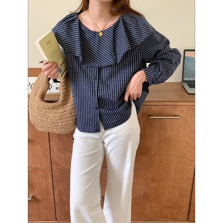 Women's fashionable blouse with ruffled details Chic & Stil