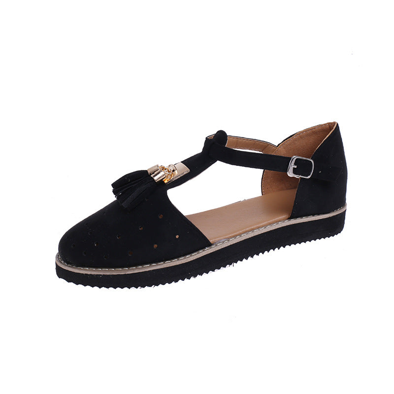 Elegant ballet flats for ladies with a trendy fringe detail and an adjustable strap Lune London
