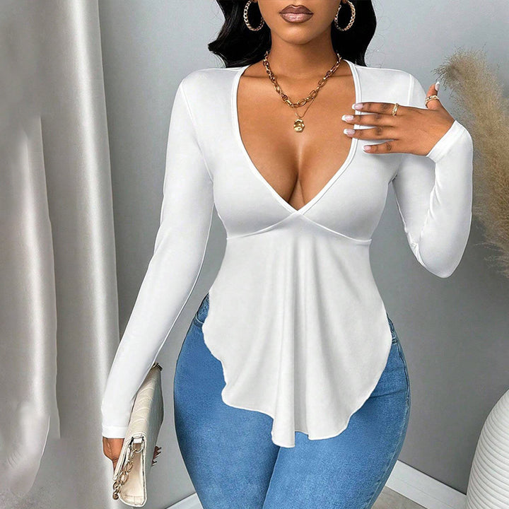 Elegant long-sleeved blouse for women with a seductive V-neck and trendy cut Chic & Stil