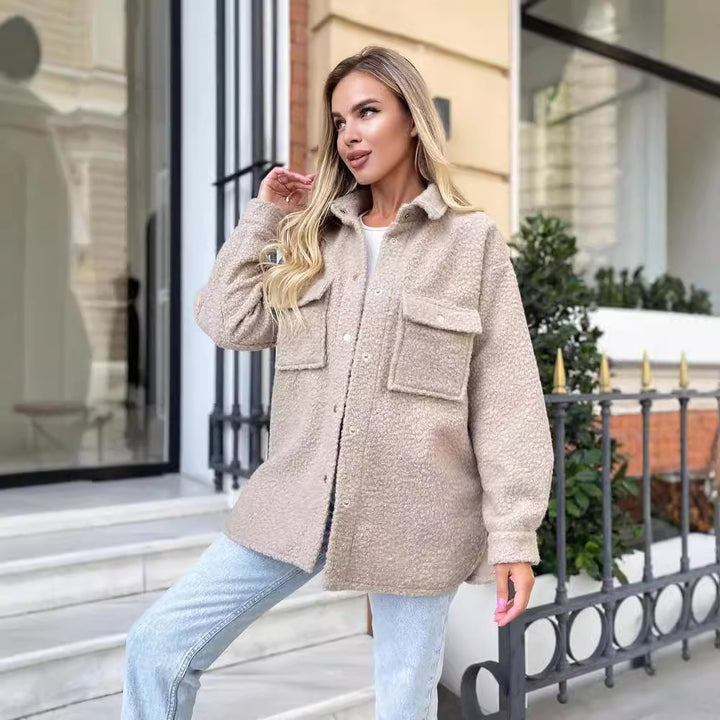 Soft fleece jacket for women with applied pockets and buttoning Lune London