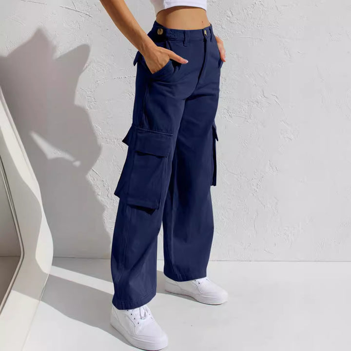 Women's cargo pants with practical side pockets and a casual cut Lune London