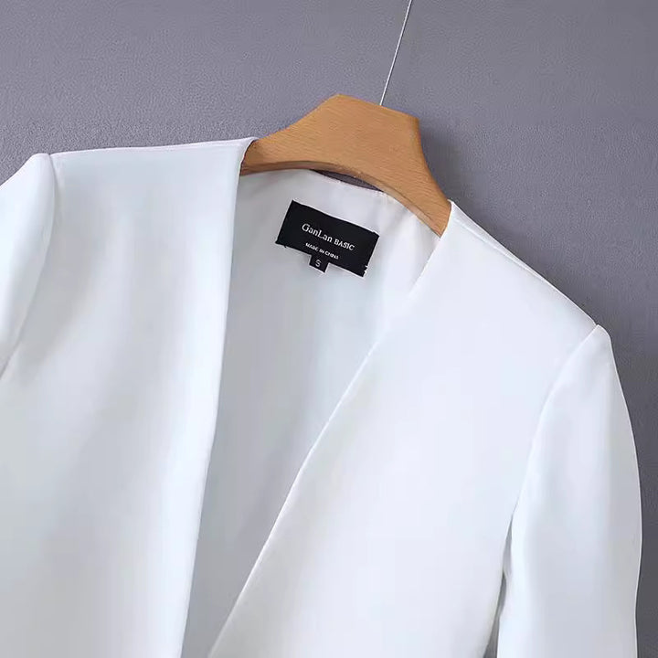 Women's elegant slim fit blazer with practical pockets Lune London