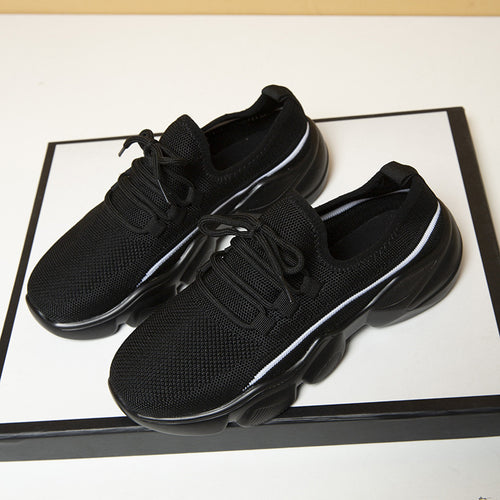 Breathable women's sneakers with cushioning sole and elastic upper Lune London