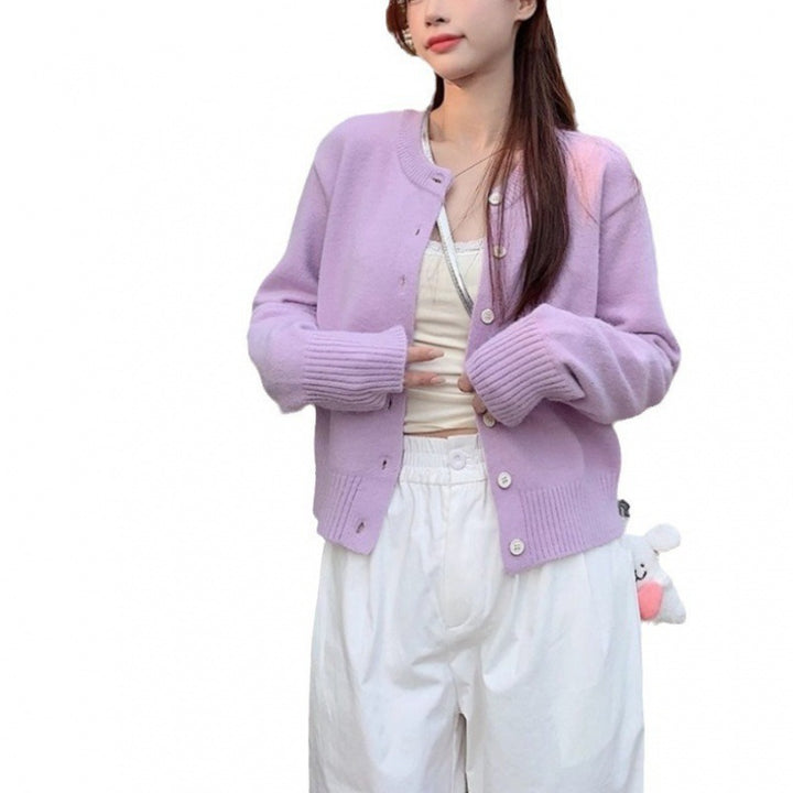 Cardigan élégant pour femmes à manches courtes avec détails en bouton et tricot fin Chic & Stil
