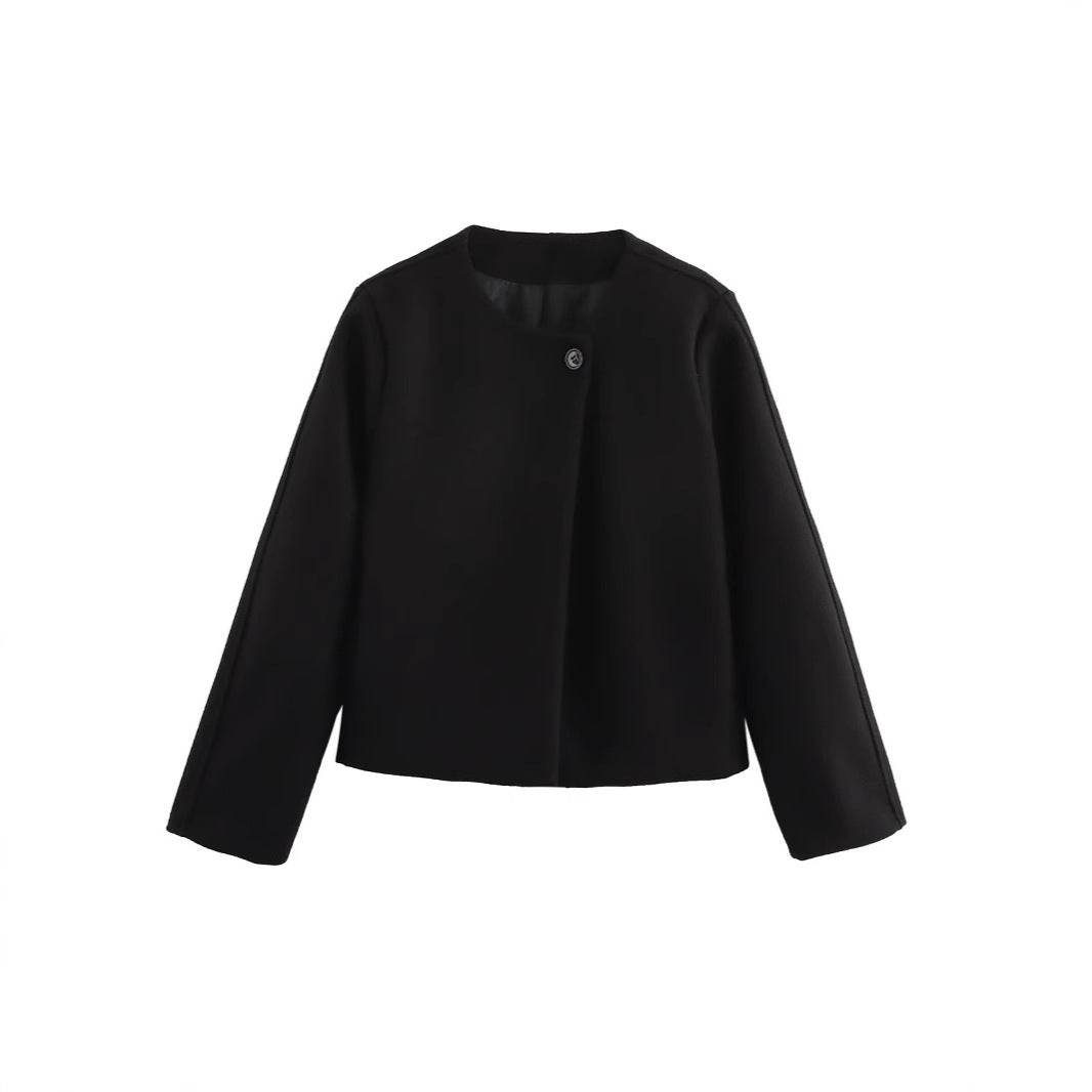 Fashionable short jacket for women with a minimalist design and an elegant button closure Lune London