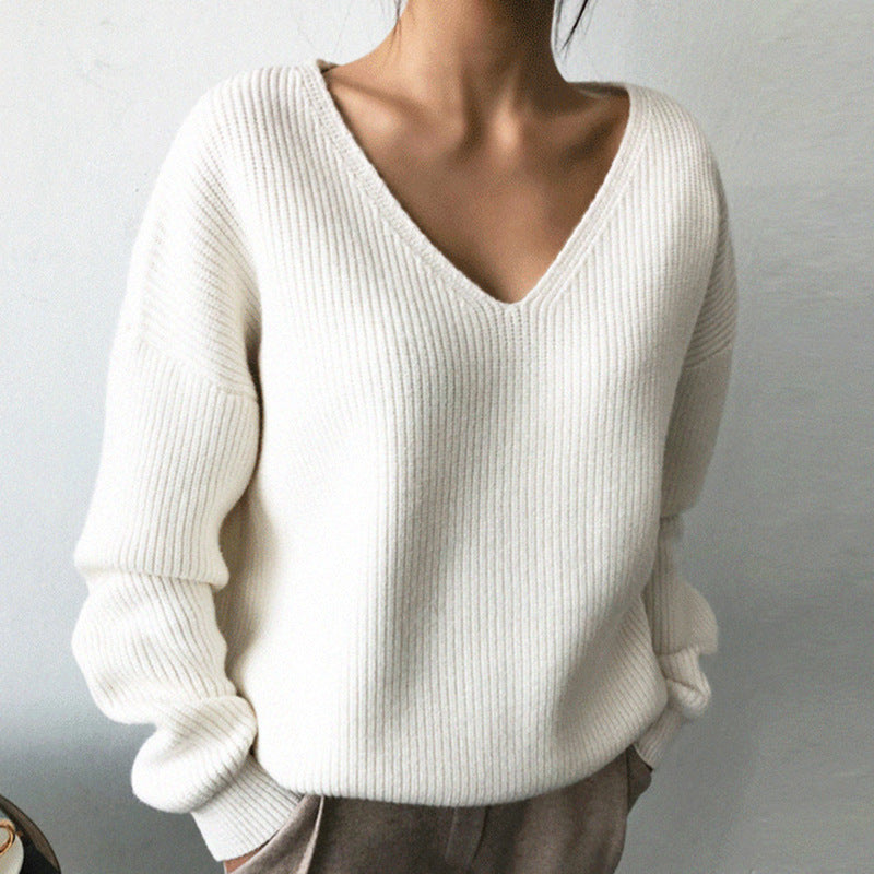 Knit sweater for women with V-neck and casual fit Chic und Stil