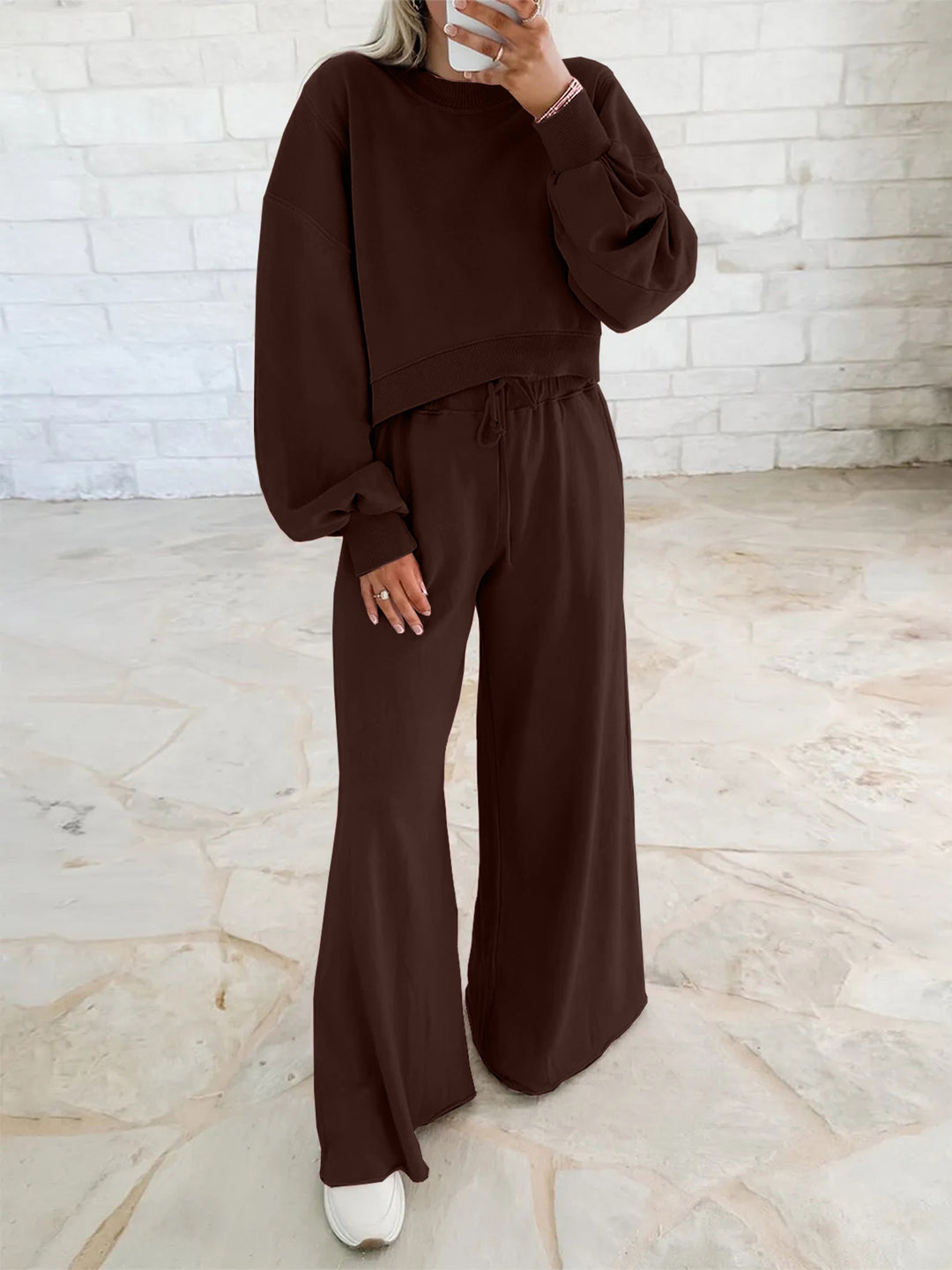 Ensemble de sport confortable pour femme avec sweat-shirt court décontracté et pantalon large coupe Chic & Stil