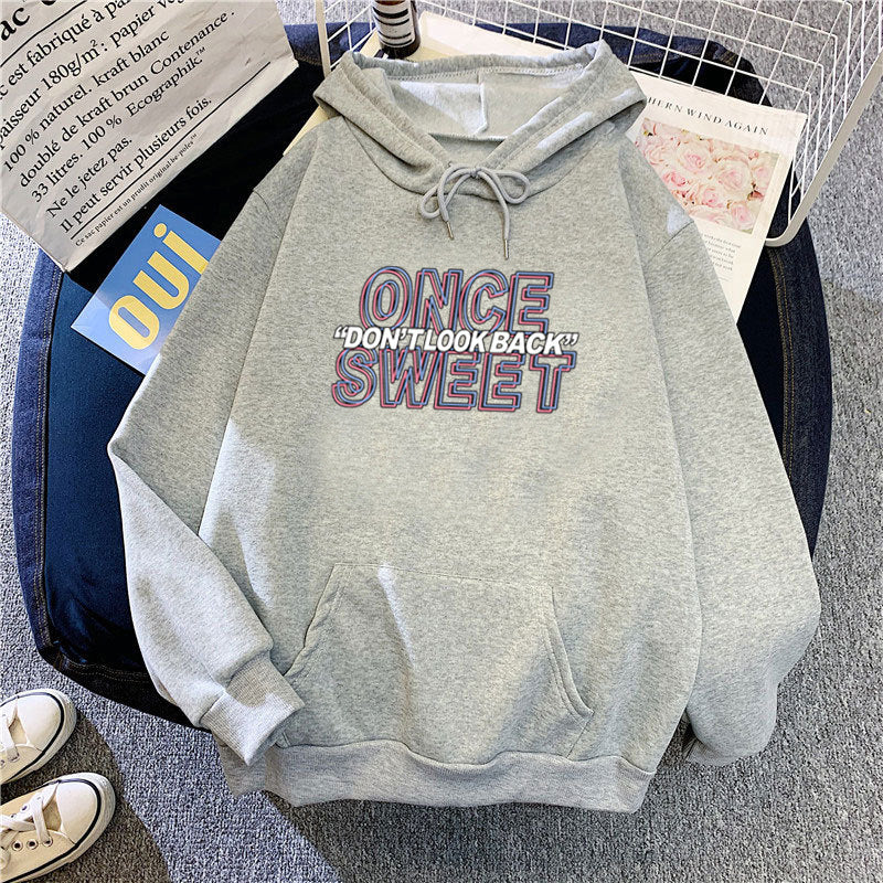 Women's hooded sweatshirt with modern design and comfortable fit Chic & Stil