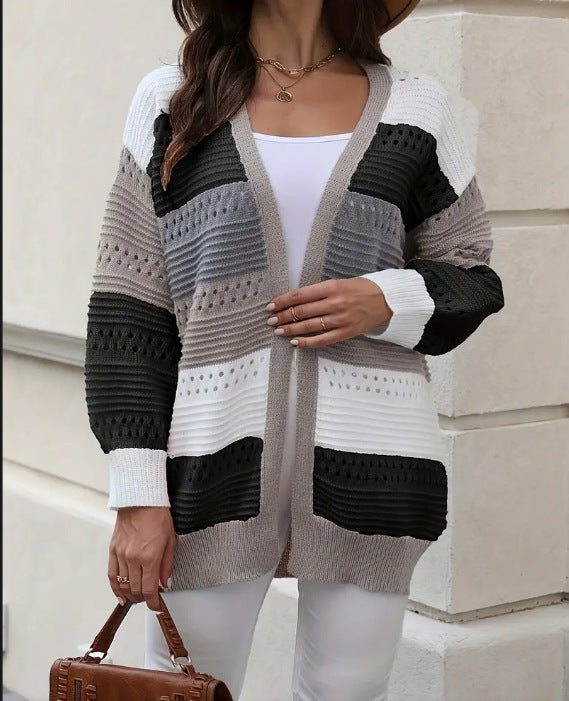 Cardigan en tricot large pour femmes avec un motif en dentelle unique et un design en blocs de couleur Chic & Stil