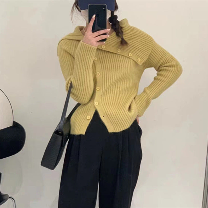 Cardigan pour femmes avec col élégant et détails de boutons Chic & Stil
