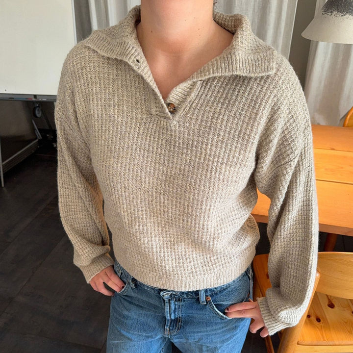 Knitted sweater for women with button placket and oversized fit Lune London