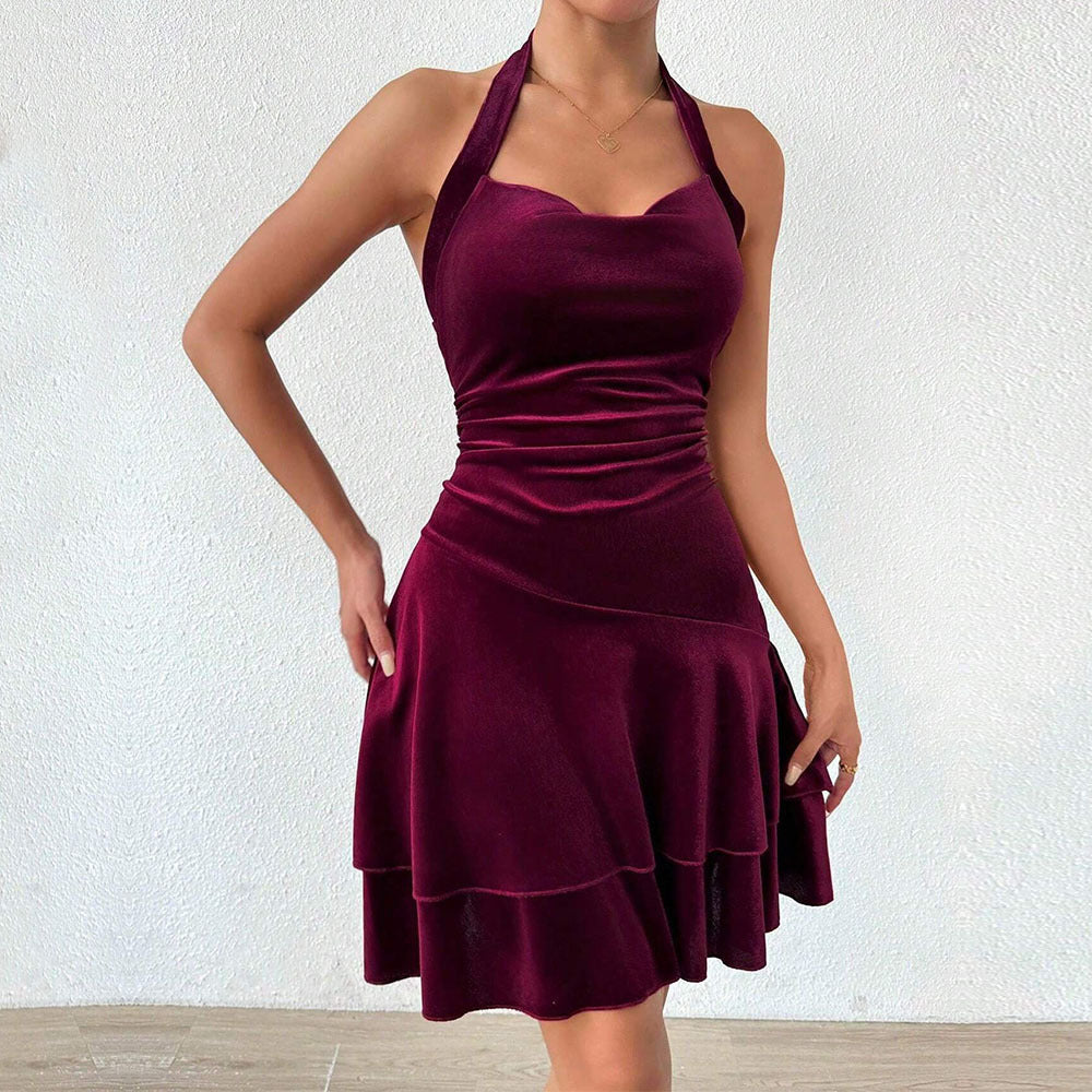Robe de soirée ajustée pour femmes avec jupe volée et design à col halter Chic & Stil