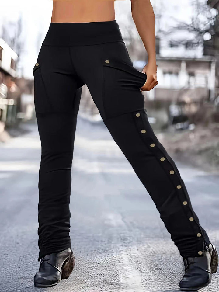 Women's sporty leisure pants with practical cargo pockets and chic button details.