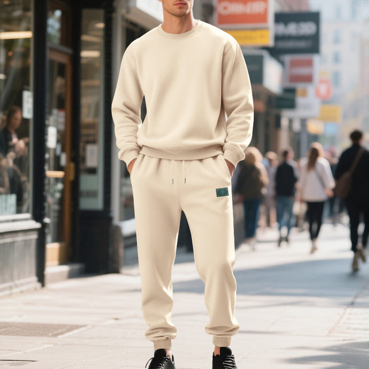 Chic and stylish comfortable sweatshirt and jogging set for men