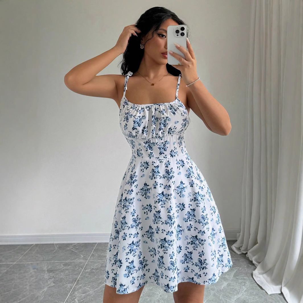 Robe mini d'été pour femmes avec motifs floraux et larges bretelles Chic & Stil