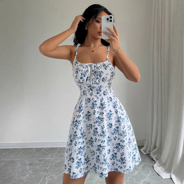 Robe mini d'été pour femmes avec motifs floraux et larges bretelles Chic & Stil