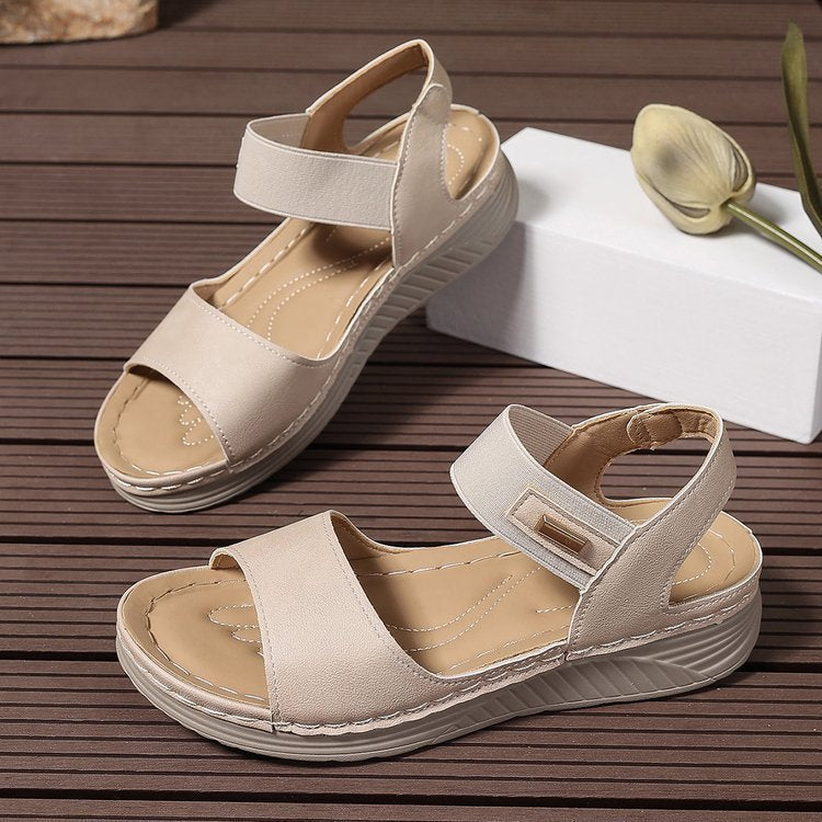 Comfortable sandals for women with adjustable strap and anatomical sole technology Chic und Stil