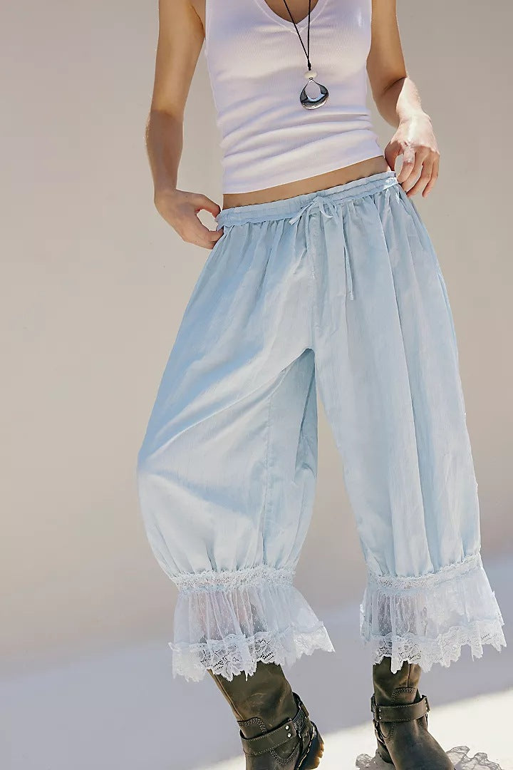 Ladies airy and elegant culotte with lace decoration Lune London