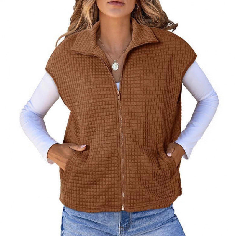 Modern women's quilted jacket with zipper and practical pockets Lune London