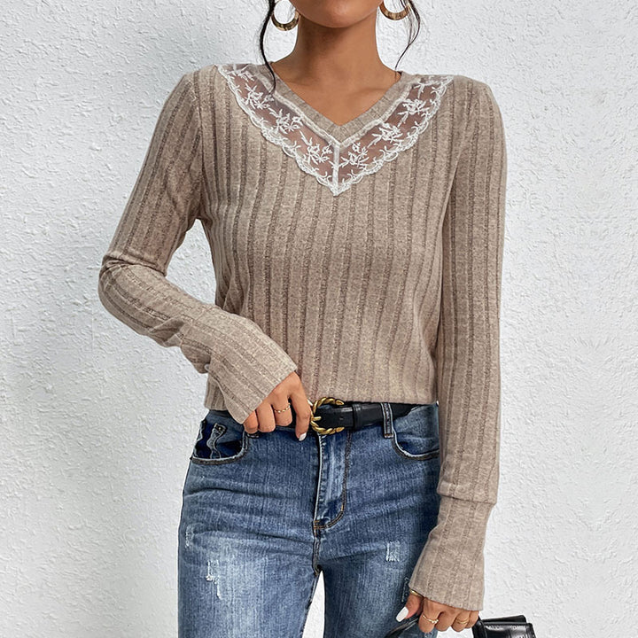 Ladies long sleeve T-shirt with lace neckline and ribbed structure Lune London