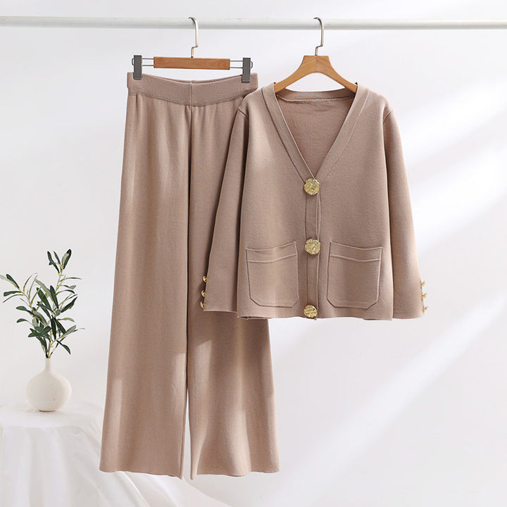 Elegant knitted lounge set for ladies with wide legs and beautiful buttons Lune London