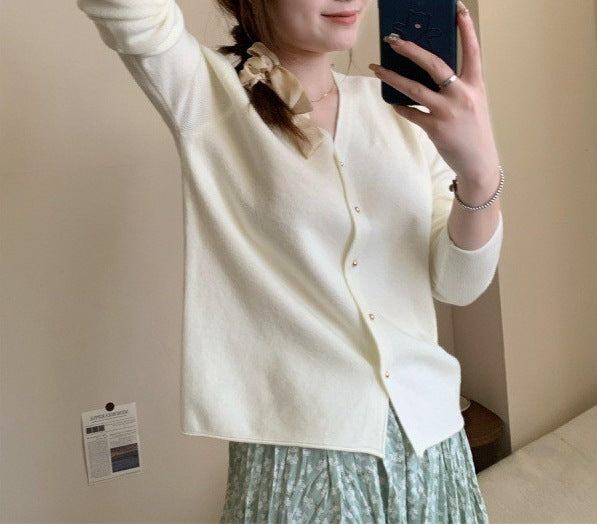 Cardigan femme en maille fine avec patte de boutonnage Chic & Stil