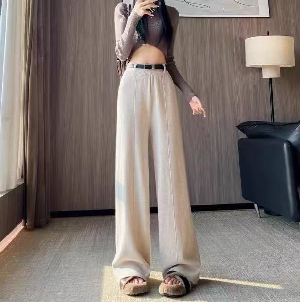 Pantalons femmes à jambes larges avec taille haute et finition soyeuse Chic & Stil