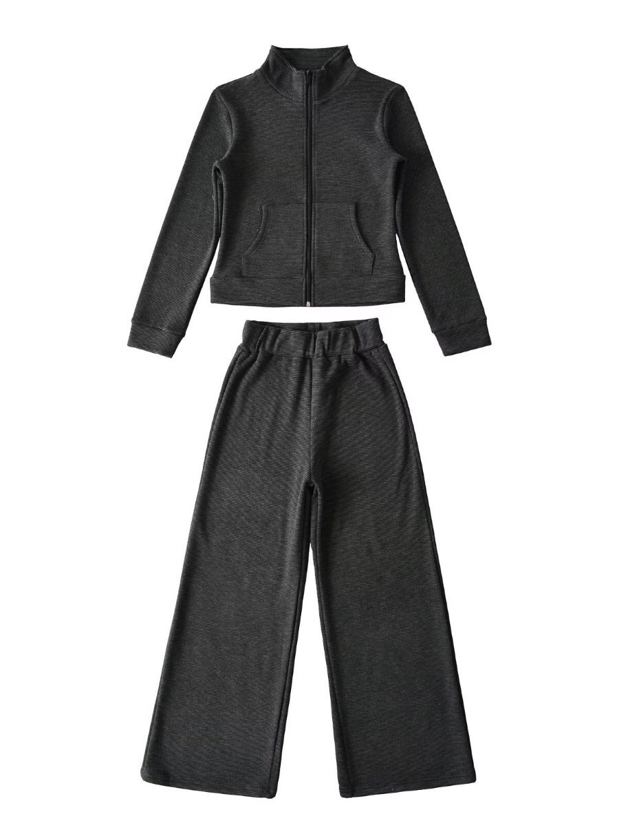 Women's sports set with high collar and wide pant waist Lune London
